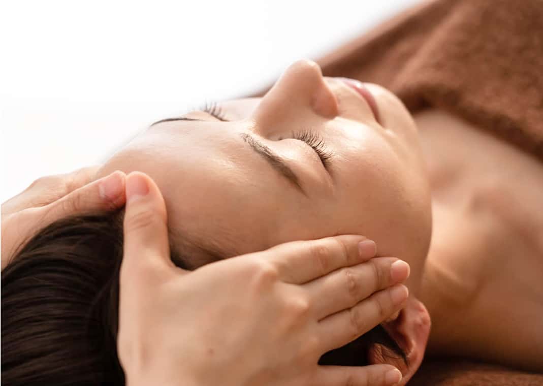 国家資格保持のセラピストが施術